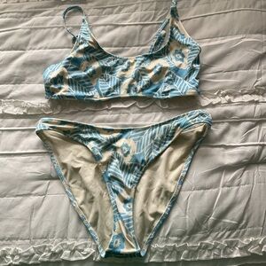 Triangl Bkue and White Floral Bikini Size Large